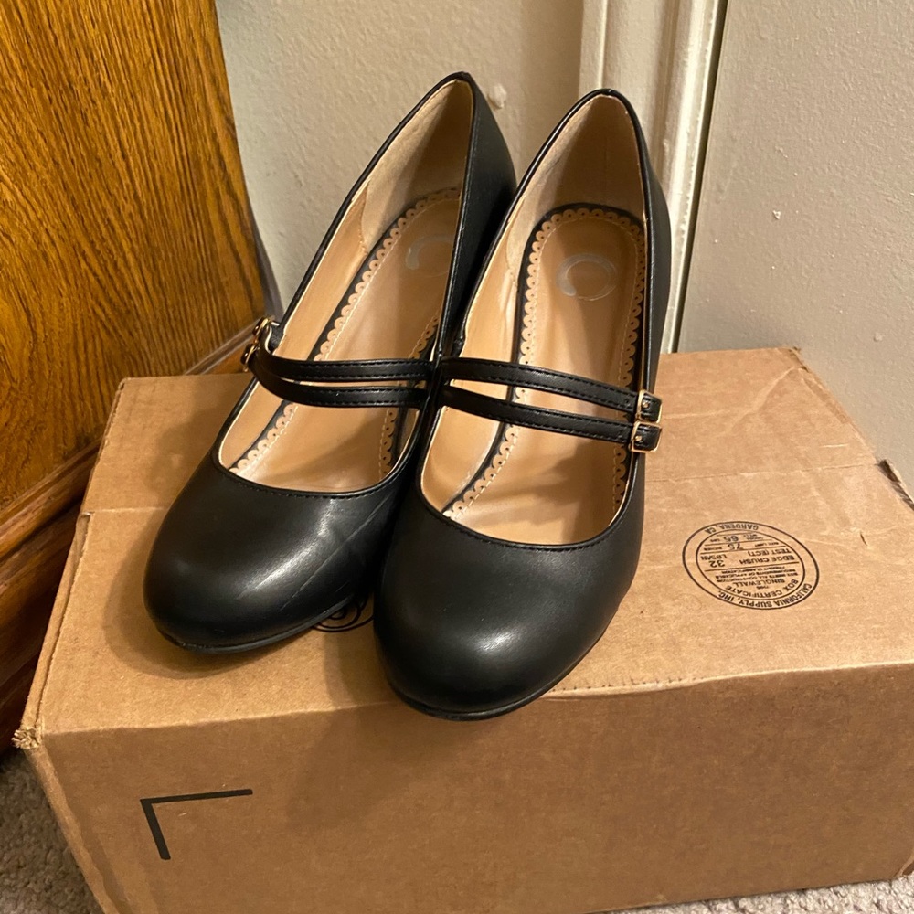 Mary Jane pumps